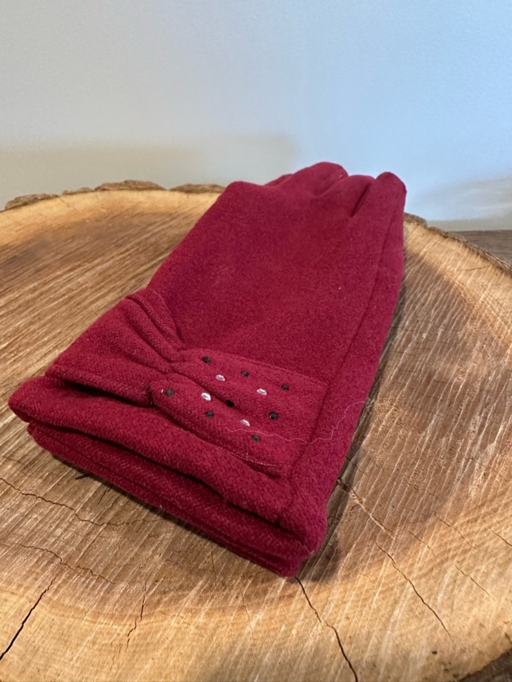 Women's Maroon Winter Gloves with Clover Detail - Picture 6 of 9